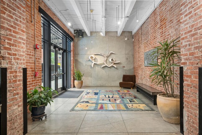 Building Photo - Gorgeous loft in a converted window factor...