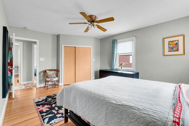 Building Photo - 3-bedroom, 1 and half bathroom end-of-group townhome in the quiet Stoneridge neighborhood in Towson