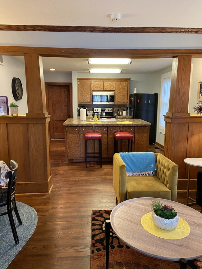 Building Photo - 321 E Duffy St