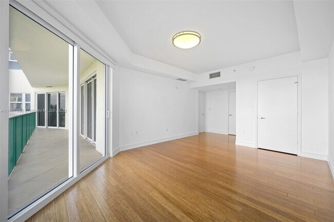 Building Photo - 20000 E Country Club Dr