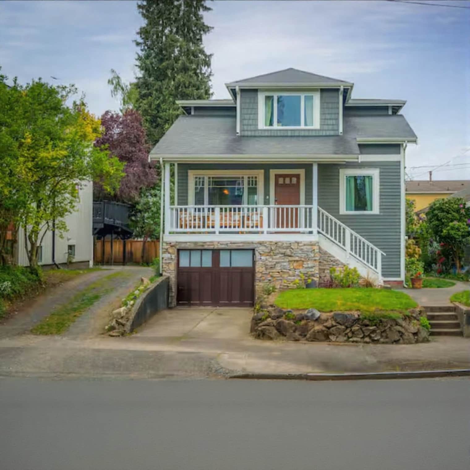 Building Photo - 6033 McKinley Pl N