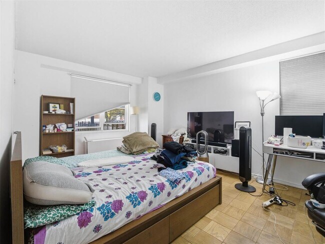 Building Photo - 201 St Pauls Ave