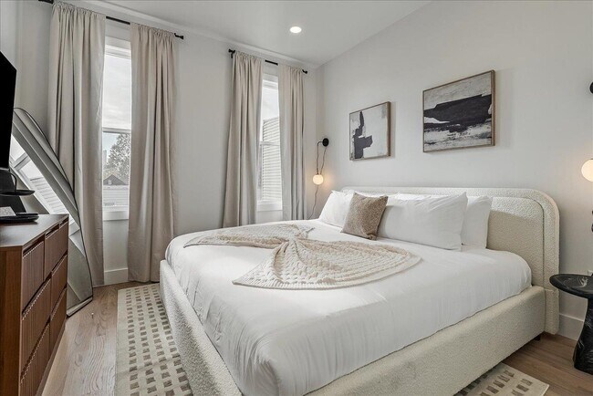 Building Photo - 97-99 Zabriskie St