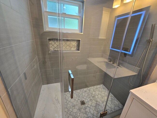 Building Photo - Fantastic 2 Bed, 2.5 Bath ADU unit in Sunn...