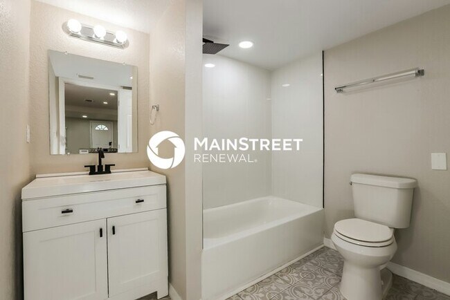 Building Photo - 3 Bedroom Pet-Friendly Home in ST PETERSBURG, FL with Main Street Renewal
