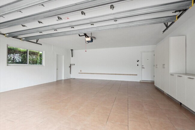 Building Photo - 40 Isla Bahia Dr