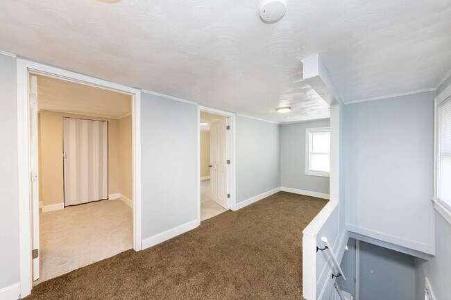 Building Photo - 482 E Jenkins Ave