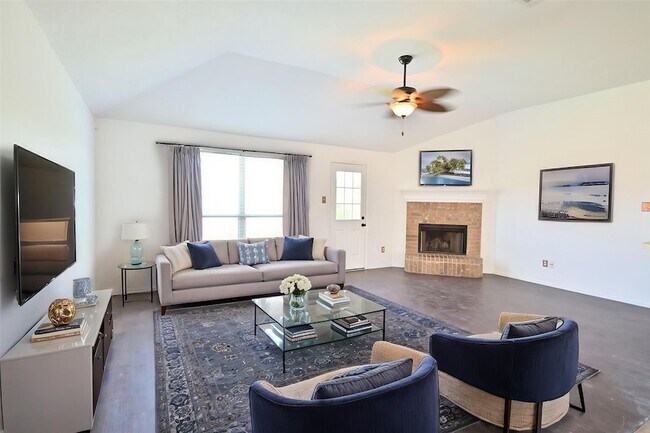 Building Photo - 1631 Mt Zion Dr