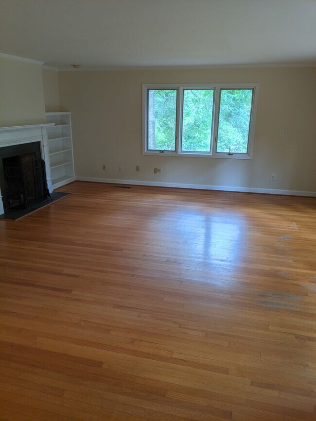 Building Photo - Chapel Hill / 4BR House in Historic Distri...