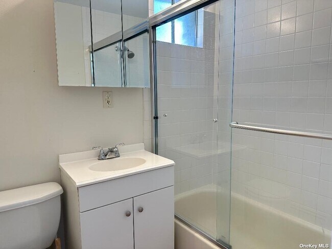 Building Photo - 92 Harbor Rd