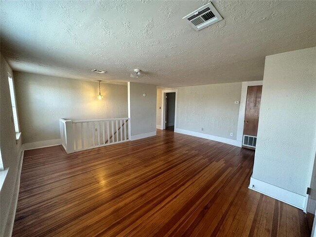 Building Photo - 731 Deans Row Ave