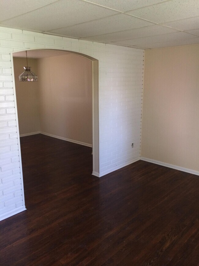 Building Photo - 3221 Wallford Dr