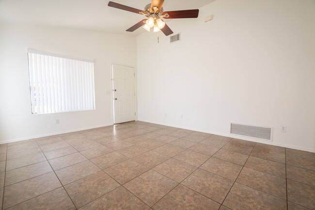 Building Photo - Updated and Beautiful Home with 3 Bedroom,...