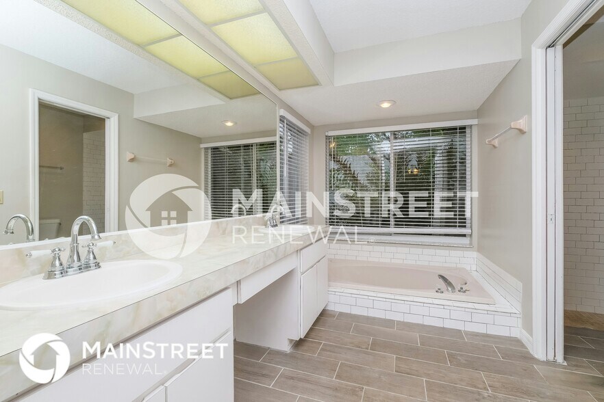 Building Photo - 6084 Freeport Dr