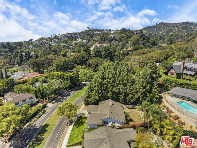 Building Photo - 2332 Hillhurst Ave