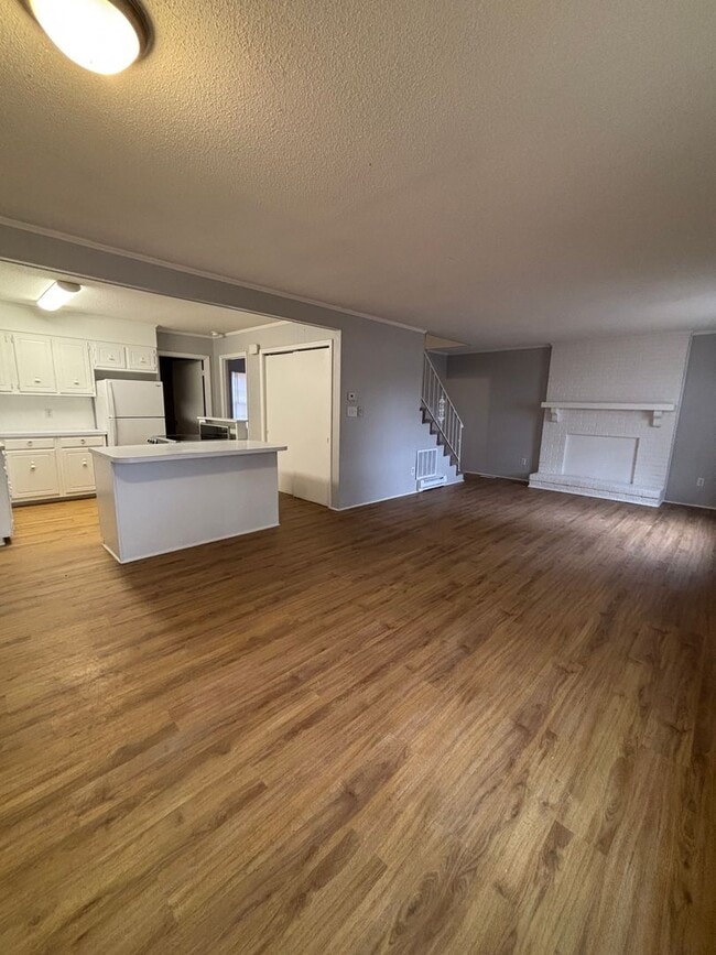 Building Photo - Cozy Kernersville 3BD Home with Modern Comforts – Available Now!