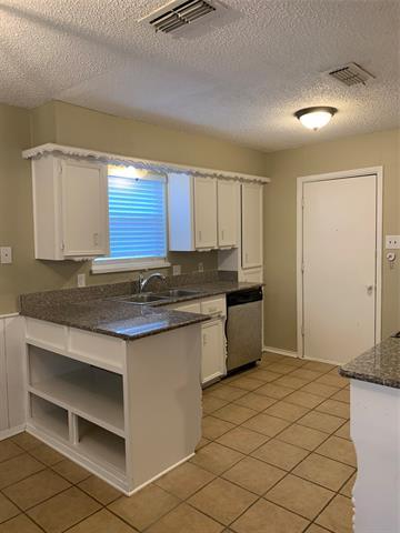 Building Photo - 5410 Kings Mnr Dr