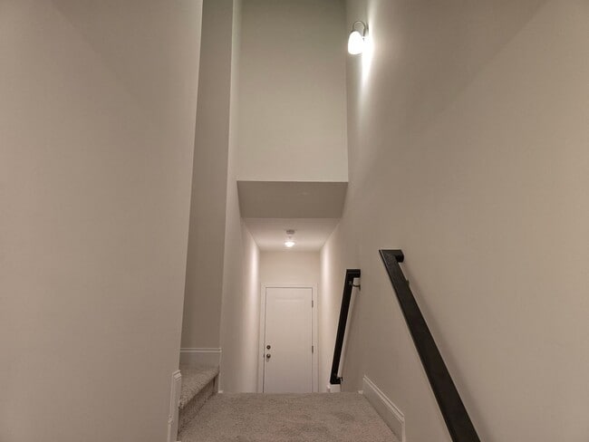 Building Photo - Brand Spankin' New Condo on White St!