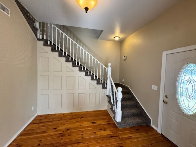 Building Photo - 3 bed 2.5 baths with new paint, carpet and appliances in Chickasha! ready for move in!