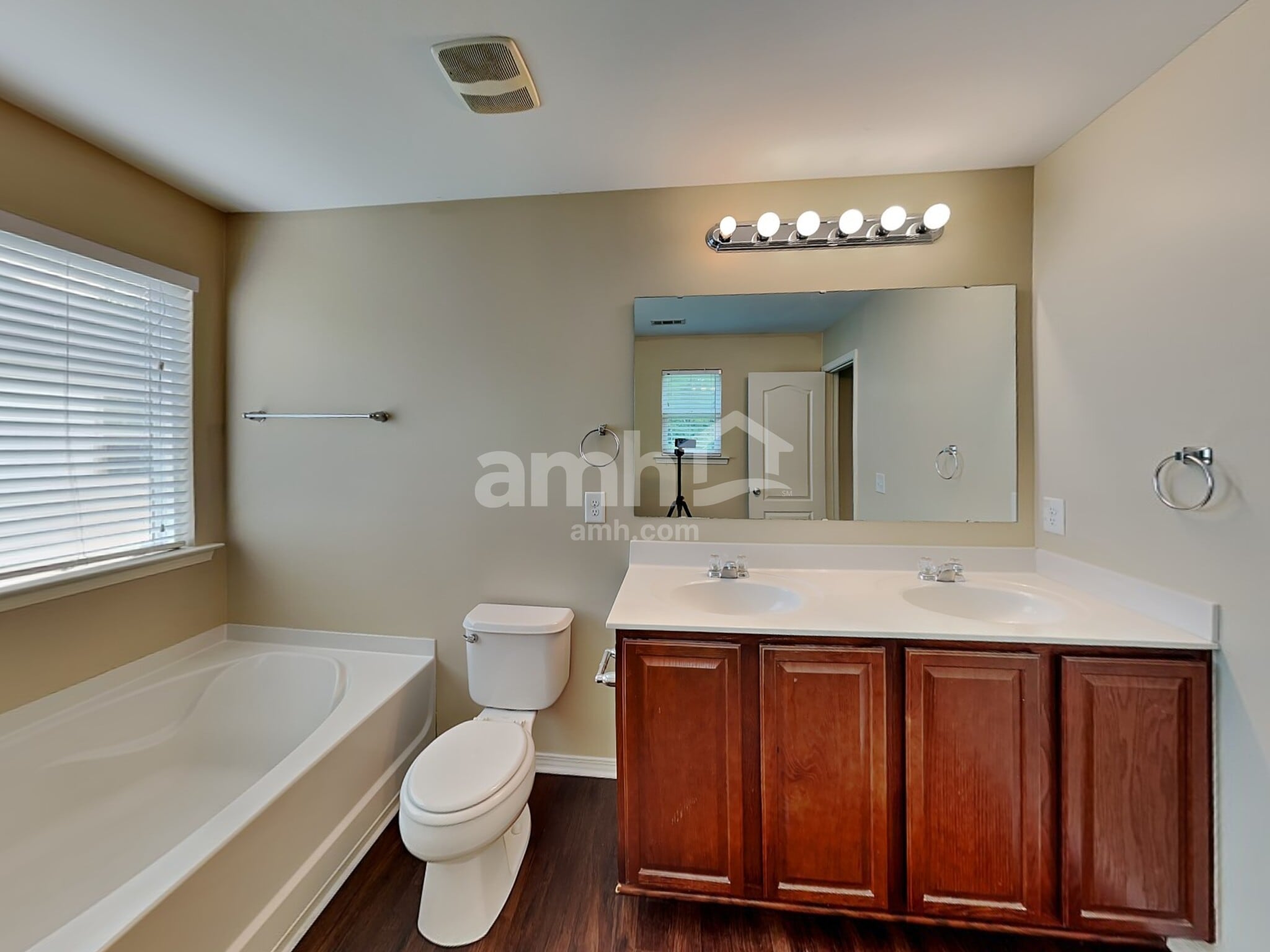 Building Photo - 427 Bougainvillea Ct