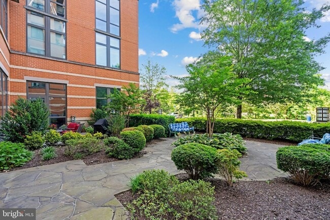 Building Photo - 2720 S Arlington Mill Dr