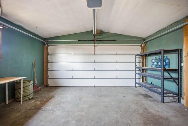 Building Photo - 2826 25th Ave W