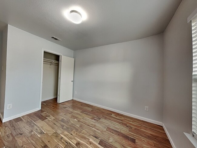 Building Photo - 14721 Forest Hollow Dr