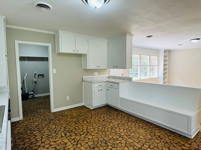 Building Photo - Freshly Renovated 4-Bedroom Retreat!