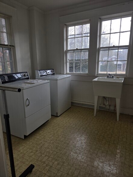 Building Photo - 611 S Broad St