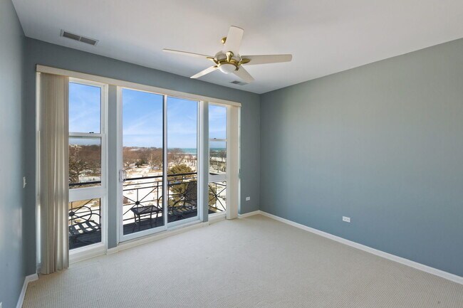 Building Photo - 7748 N Sheridan Rd