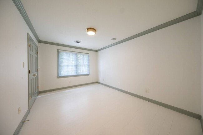 Building Photo - Elegant Townhome in Colonial Williamsburg