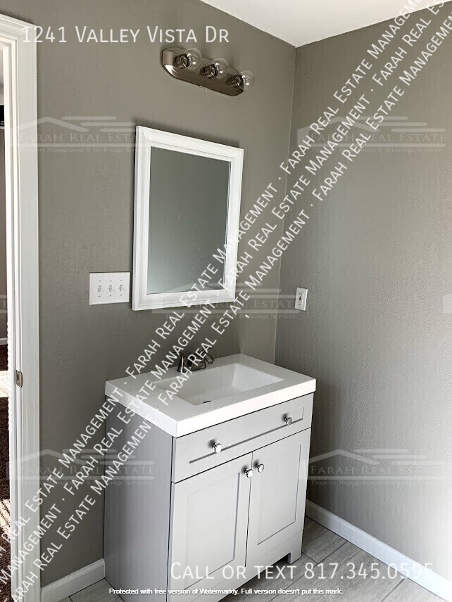 Building Photo - 1241 Valley Vista Dr