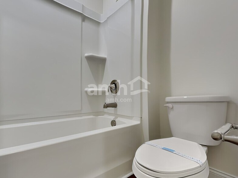 Building Photo - 194 Pullen Dr