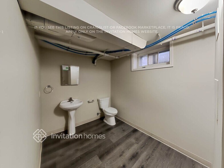 Building Photo - 5604 23rd Ave S