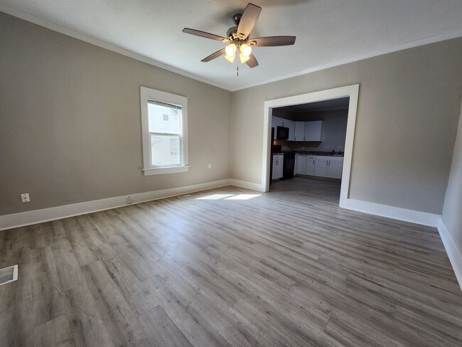 Building Photo - Spacious 3-Bedroom, 1-Bathroom Home AVAILA...