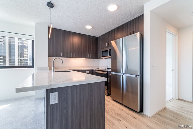 Building Photo - Highly desirable 2-bdrm, 2-bath, 1-pkg condo at Ililani in Kakaako