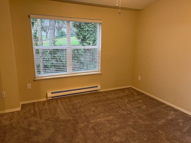 Building Photo - Extremely Gorgeous and Spacious 2 bedroom Condo