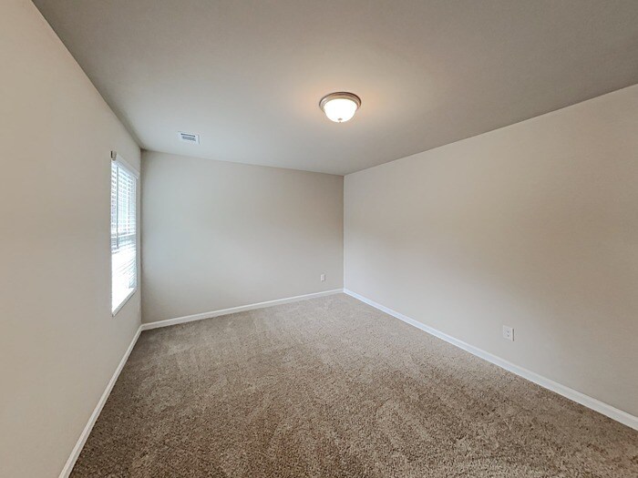 Building Photo - 1050 Wedgewood Ct NE