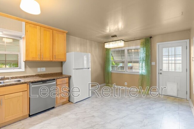 Building Photo - 703 A St