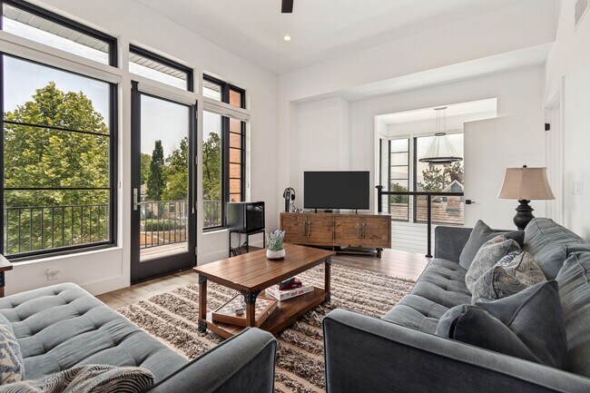 Building Photo - Fully Furnished Luxury Home In The Avenues