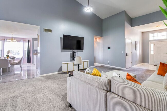 Building Photo - 784 Long Island Cir