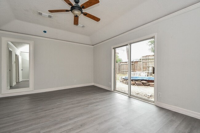 Building Photo - 14938 Mesita Dr