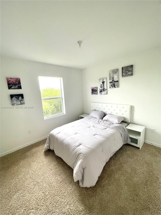 Building Photo - 916 SE 19th St