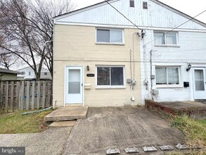 Building Photo - 5612 7th Rd S