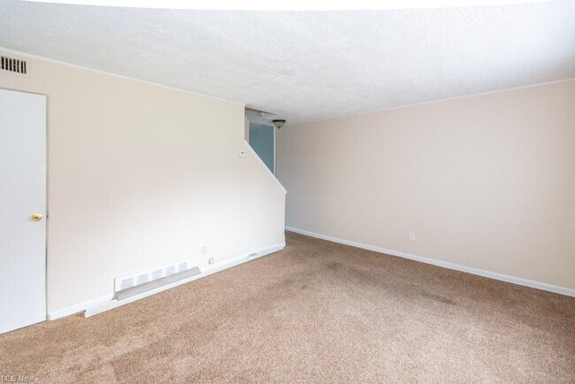 Building Photo - 211 Dalepark Dr