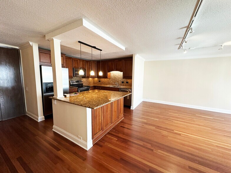 Building Photo - 360 E Randolph St