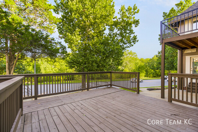 Building Photo - Three bedroom off Ward Parkway