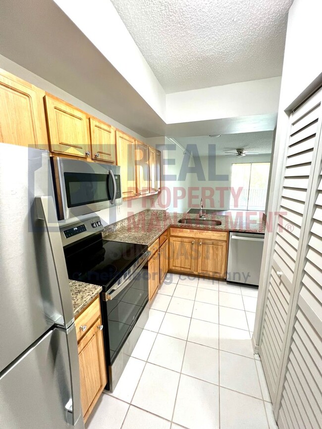 Building Photo - Adorable updated 3/3 in Las Palmas!