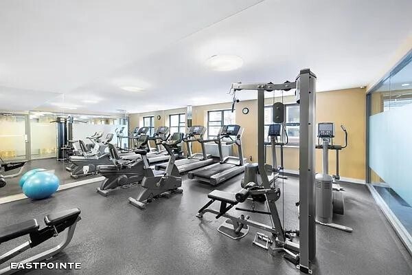 Building Photo - 516 W 47th St