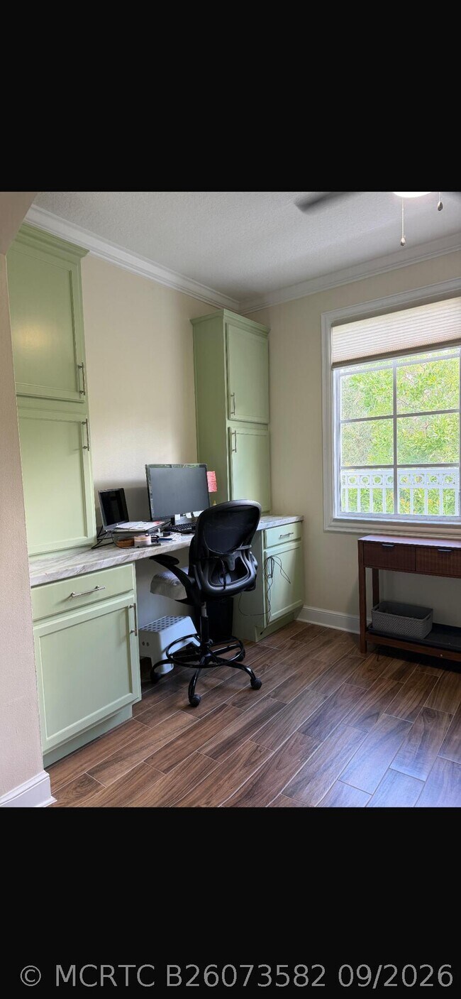 Building Photo - 6301 Myrtlewood Cir W